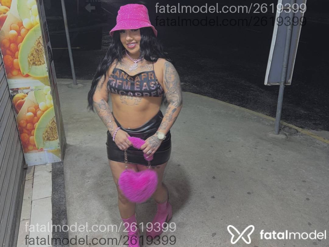 Acompanhante mulher morena (o) de olhos castanhos - Bruna
