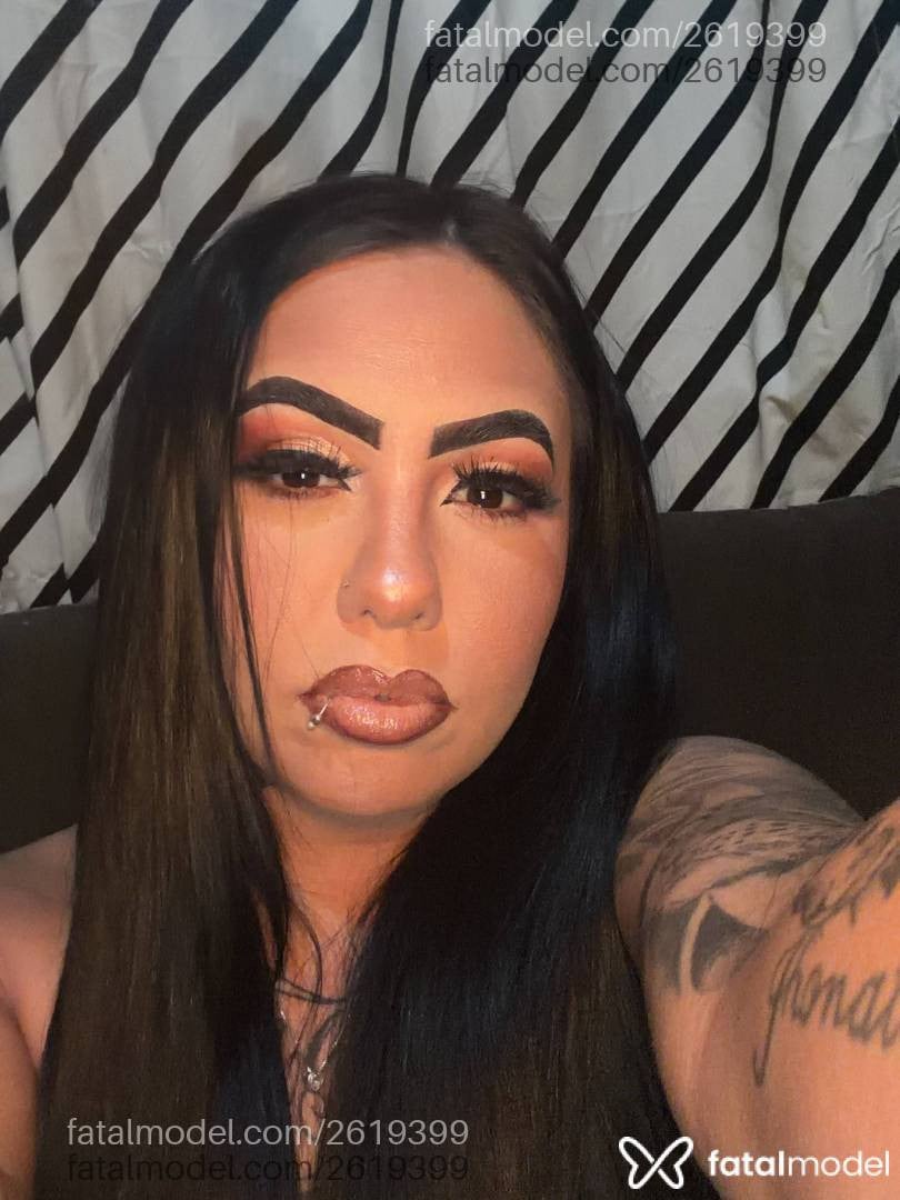 Acompanhante mulher morena (o) de olhos castanhos - Bruna