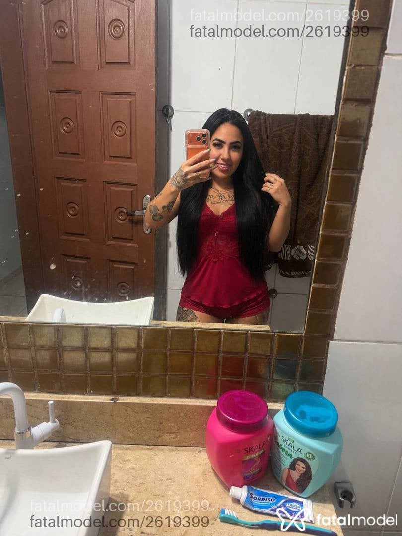 Acompanhante mulher morena (o) de olhos castanhos - Bruna