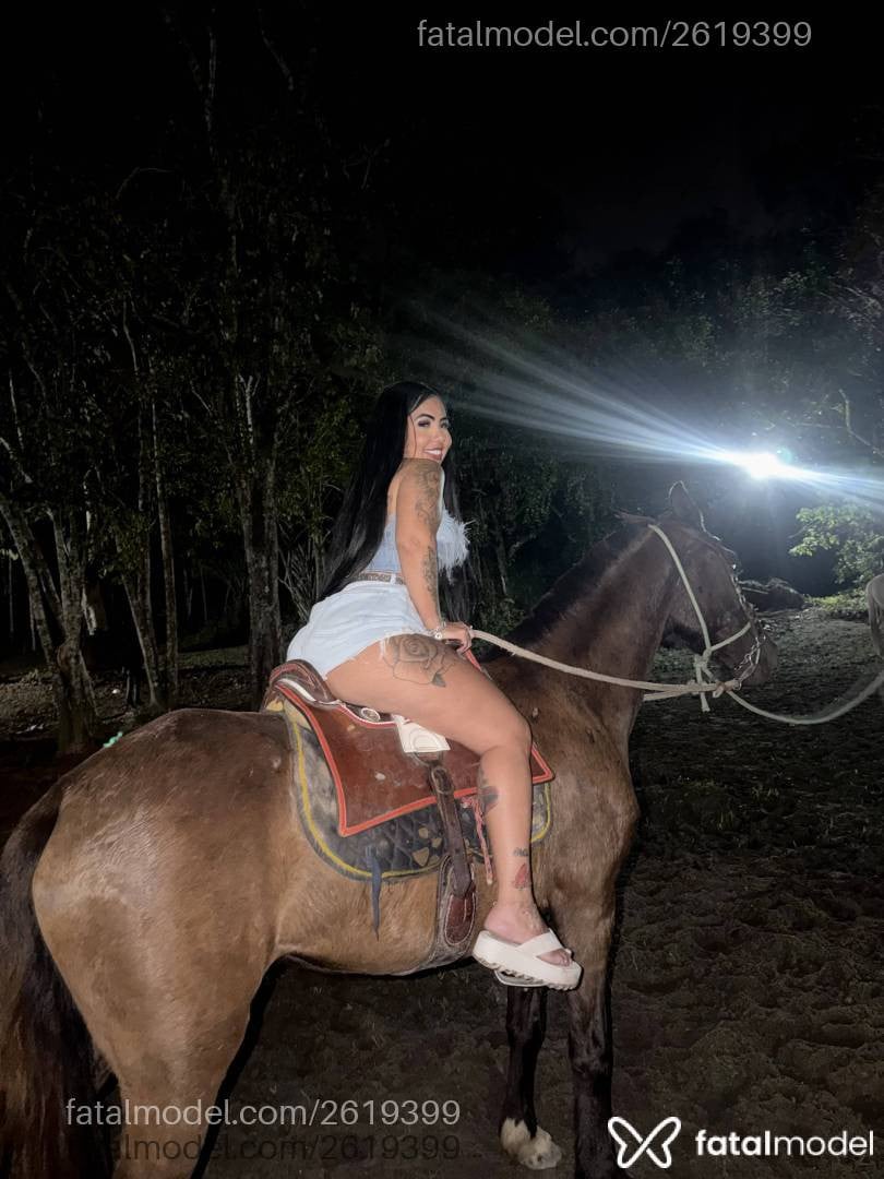 Acompanhante mulher morena (o) de olhos castanhos - Bruna