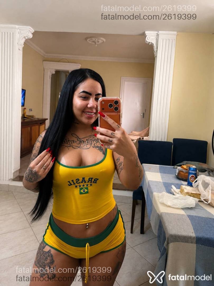 Acompanhante mulher morena (o) de olhos castanhos - Bruna