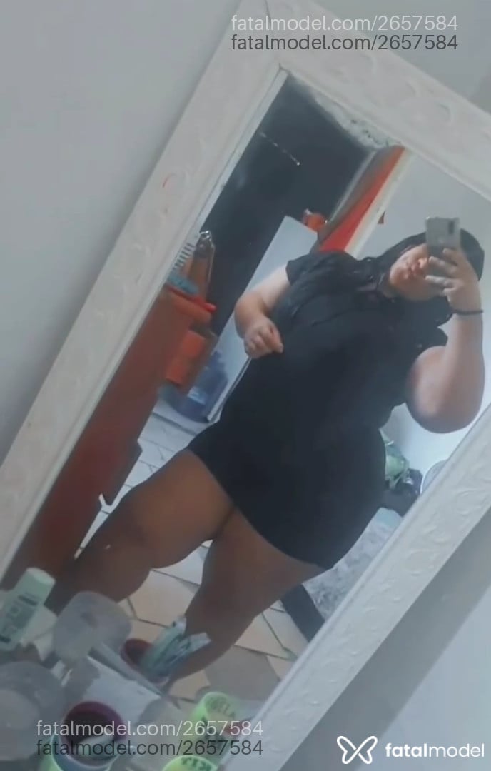 Acompanhante mulher com cabelo castanho de olhos castanhos em Porto Alegre - Leh