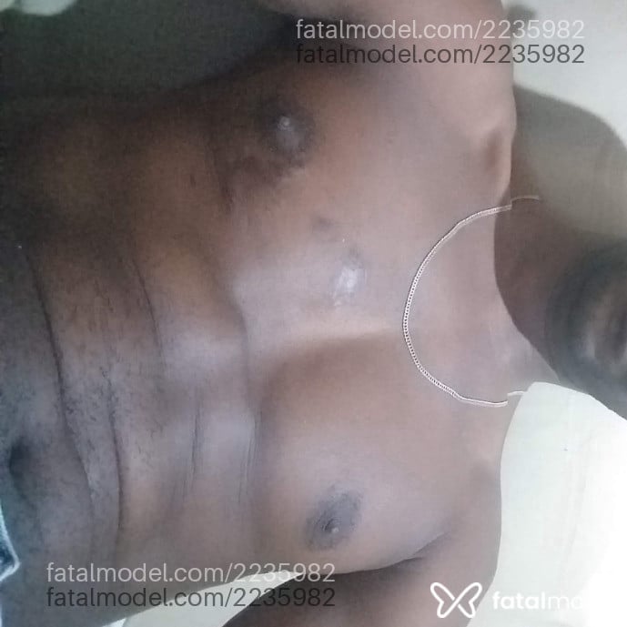 Acompanhante homem sem cabelo de olhos castanhos em Mesquita - Alexis