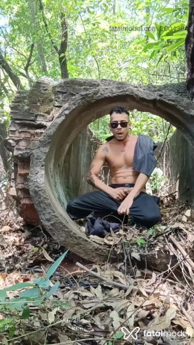 Acompanhante homem com cabelo castanho de olhos castanhos em Bauru Acompanhante homem com cabelo castanho de olhos castanhos em Bauru - Miguel