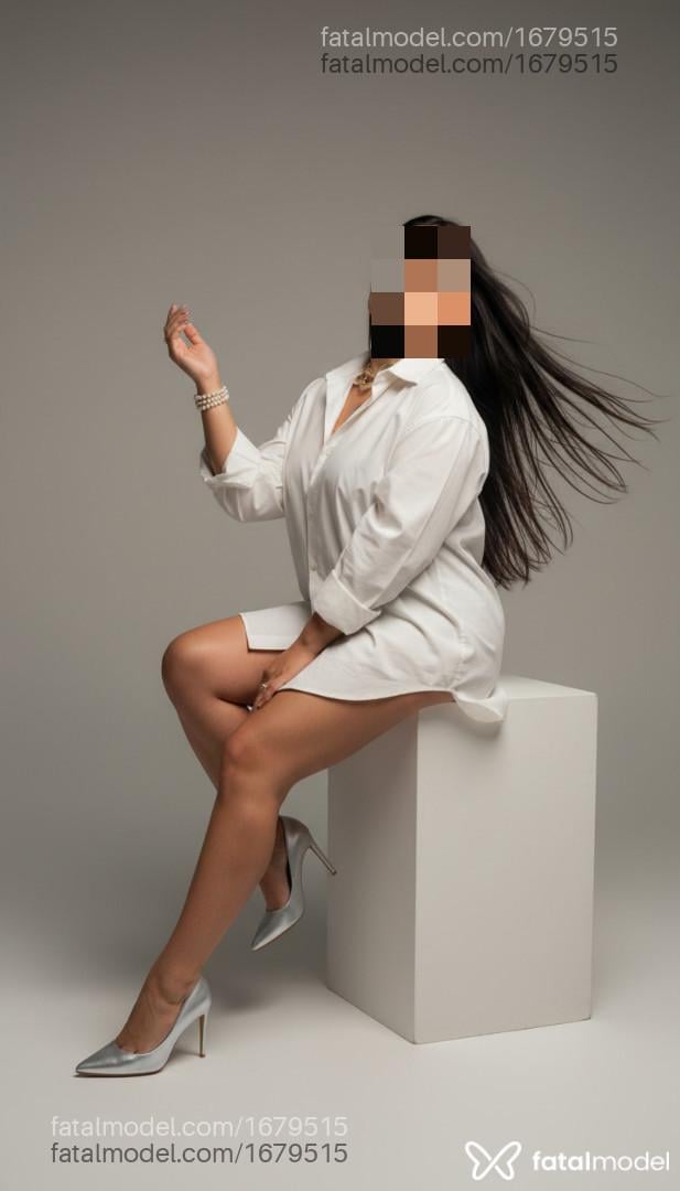 Acompanhante mulher morena (o) de olhos pretos - Julia Gimenez Acompanhante mulher morena (o) de olhos pretos - Julia Gimenez