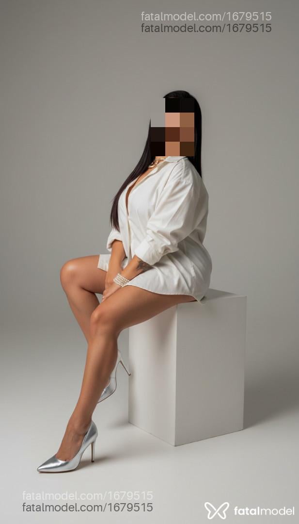 Acompanhante mulher morena (o) de olhos pretos - Julia Gimenez Acompanhante mulher morena (o) de olhos pretos - Julia Gimenez