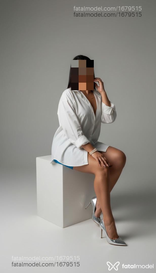 Acompanhante mulher morena (o) de olhos pretos - Julia Gimenez Acompanhante mulher morena (o) de olhos pretos - Julia Gimenez