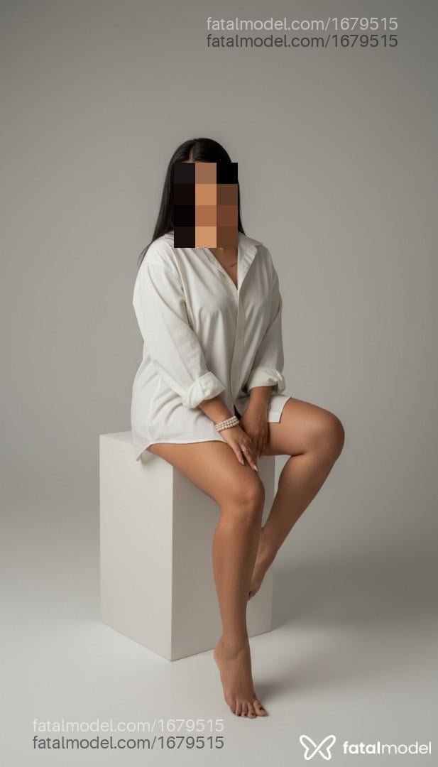 Acompanhante mulher morena (o) de olhos pretos - Julia Gimenez Acompanhante mulher morena (o) de olhos pretos - Julia Gimenez