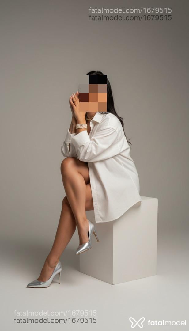 Acompanhante mulher morena (o) de olhos pretos - Julia Gimenez Acompanhante mulher morena (o) de olhos pretos - Julia Gimenez