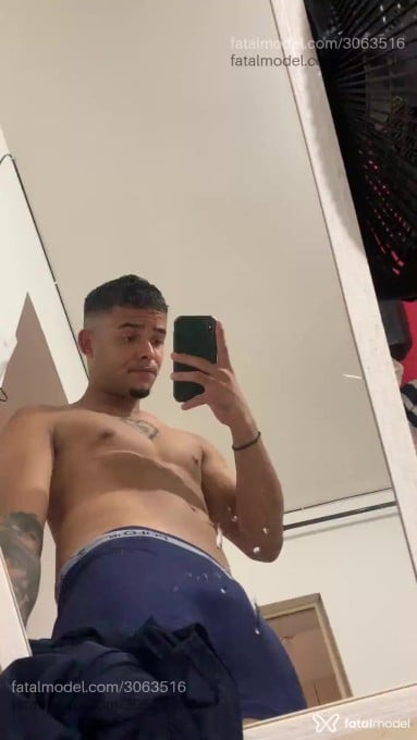 Acompanhante homem morena (o) de olhos castanhos em Virtual - Miguel
