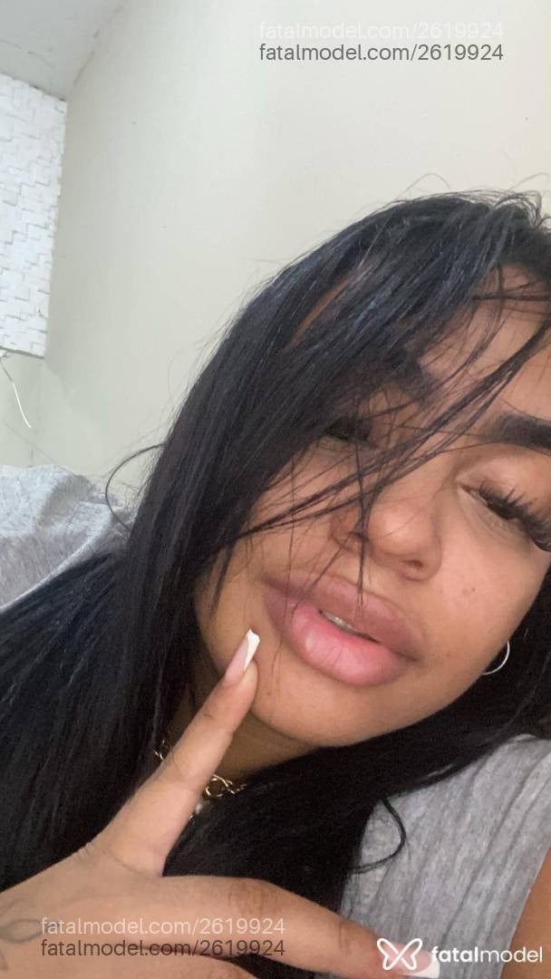 Acompanhante mulher com cabelo castanho de olhos castanhos - Cecília