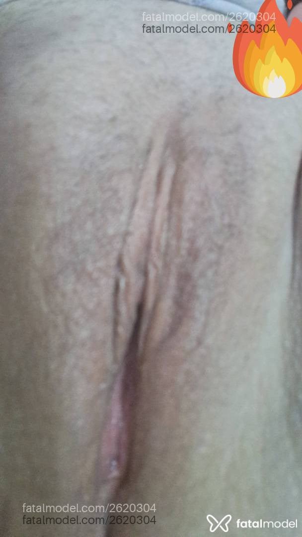 Acompanhante mulher loira (o) de olhos verdes - Karol Zero Tattoo