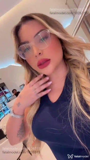 Acompanhante mulher loira (o) de olhos castanhos - Isabela ramos