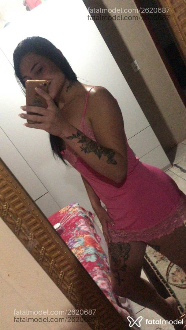 Acompanhante mulher trans com cabelo castanho de olhos azuis em Erechim - Julinha