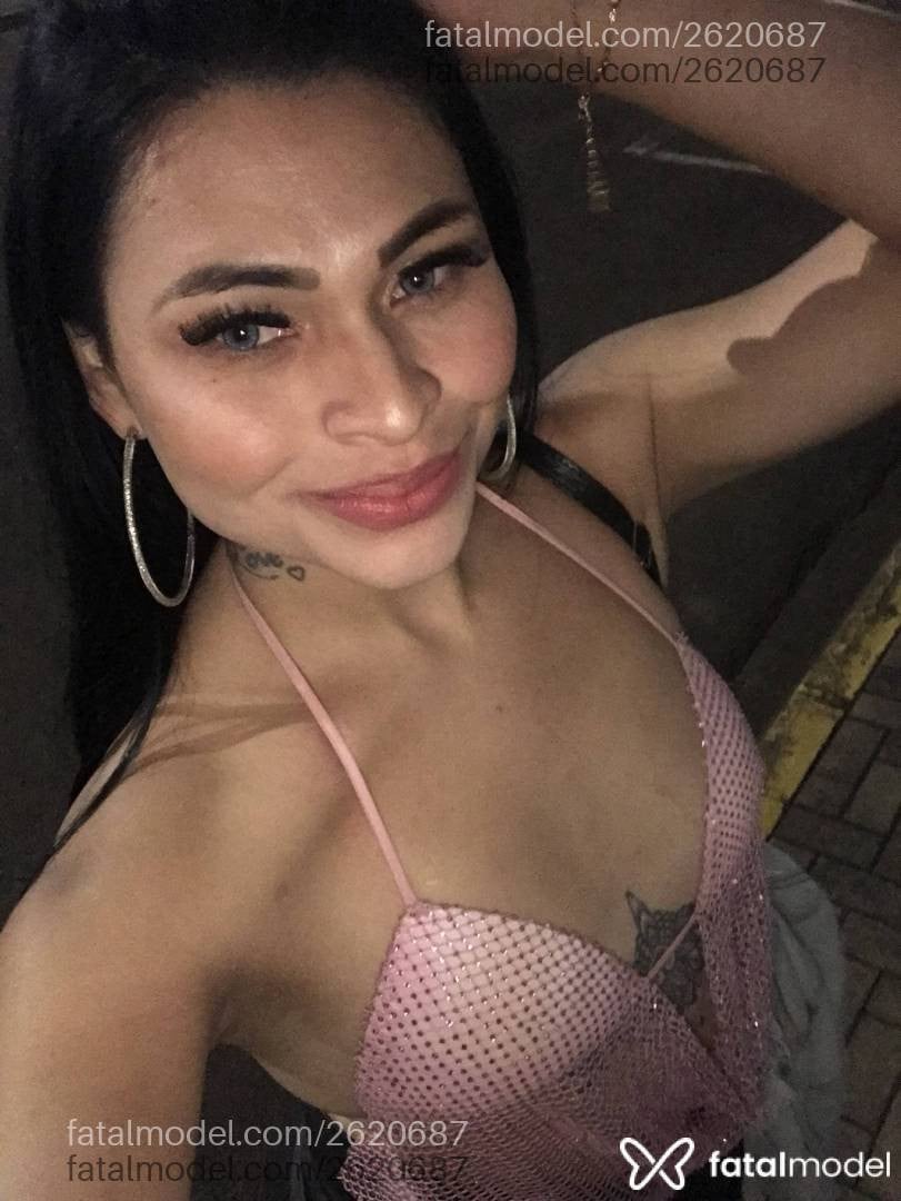 Acompanhante mulher trans com cabelo castanho de olhos azuis em Erechim - Julinha
