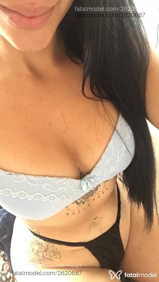 Acompanhante mulher trans com cabelo castanho de olhos azuis em Erechim - Julinha