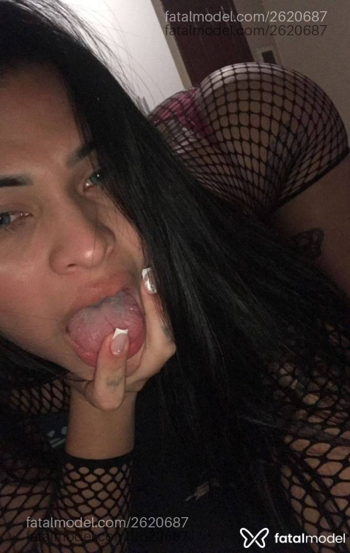 Acompanhante mulher trans com cabelo castanho de olhos azuis em Erechim - Julinha