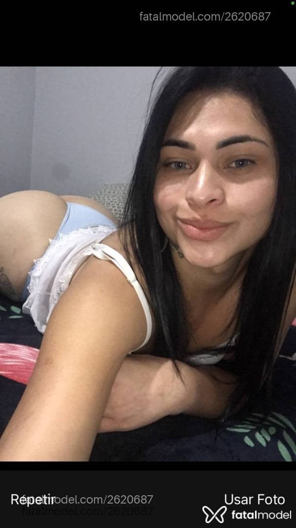 Acompanhante mulher trans com cabelo castanho de olhos azuis em Erechim - Julinha