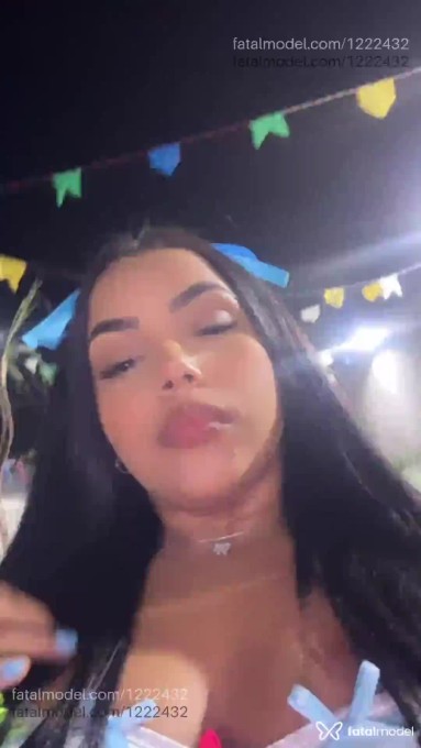 Acompanhante mulher morena (o) de olhos castanhos - Cléo Vaz Acompanhante mulher morena (o) de olhos castanhos - Cléo Vaz