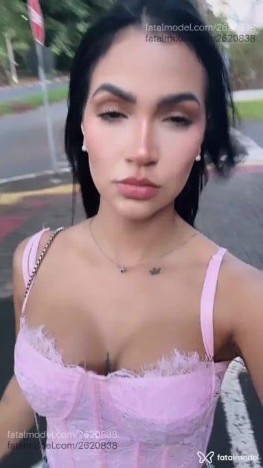 Acompanhante mulher morena (o) de olhos castanhos - Leticia Acompanhante mulher morena (o) de olhos castanhos - Leticia