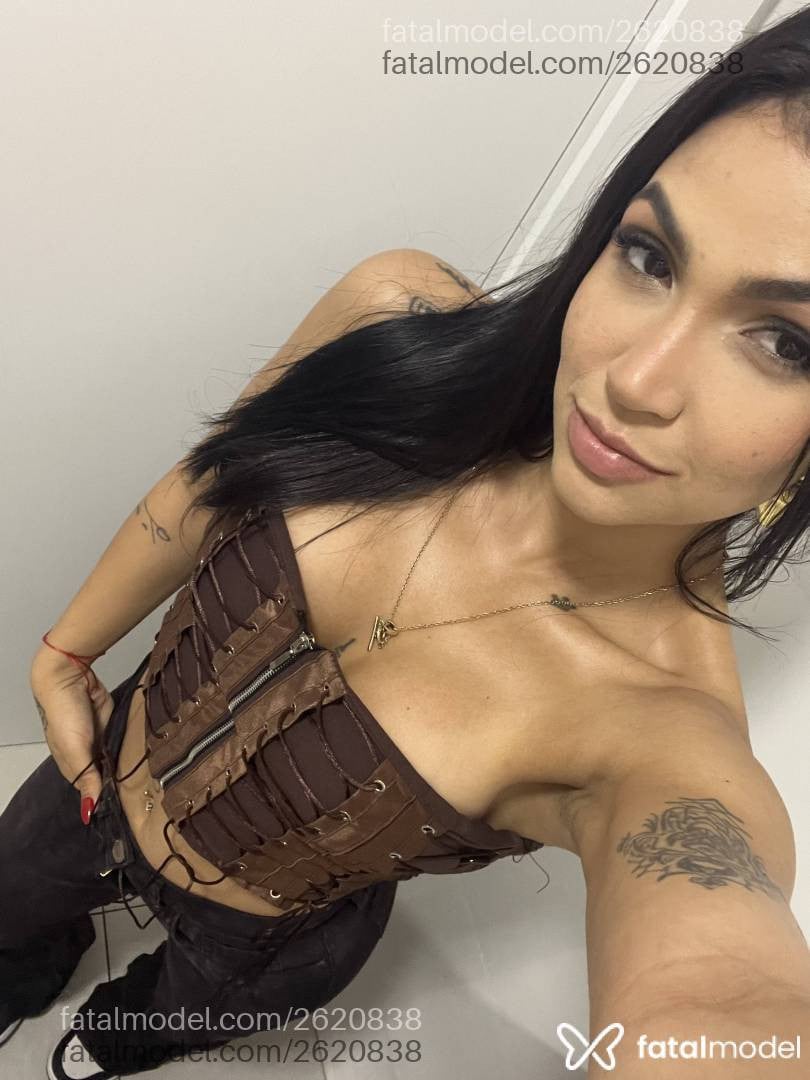 Acompanhante mulher morena (o) de olhos castanhos - Leticia