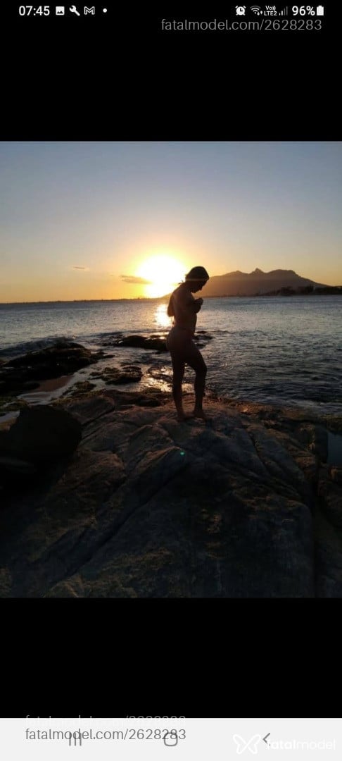 Acompanhante mulher loira (o) de olhos castanhos em Rio das Ostras - Vicc