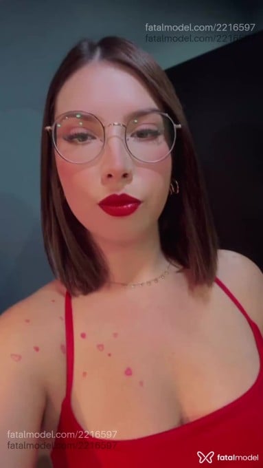 Acompanhante mulher com cabelo castanho de olhos castanhos - Amora Acompanhante mulher com cabelo castanho de olhos castanhos - Amora