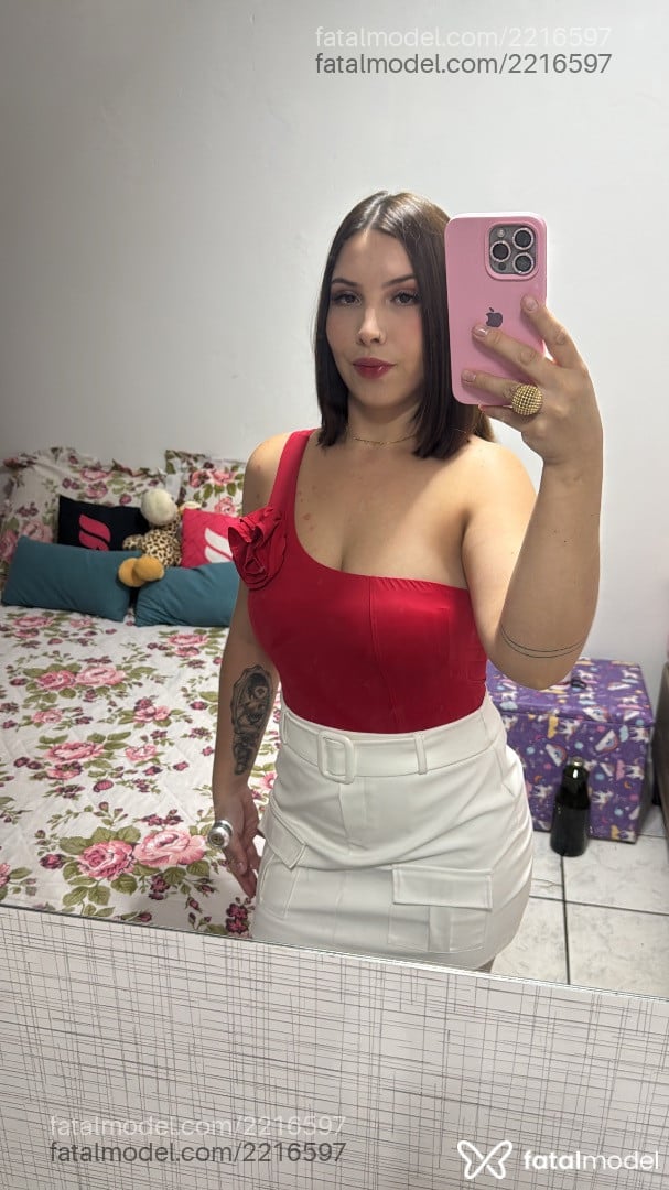 Acompanhante mulher com cabelo castanho de olhos castanhos - Amora Acompanhante mulher com cabelo castanho de olhos castanhos - Amora