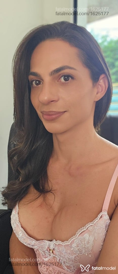 Acompanhante mulher trans com cabelo castanho de olhos castanhos em Pontes e Lacerda - Patrícia Cardoso