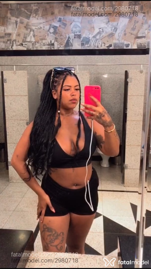 Acompanhante mulher morena (o) de olhos castanhos em Varginha - Bombomzinho
