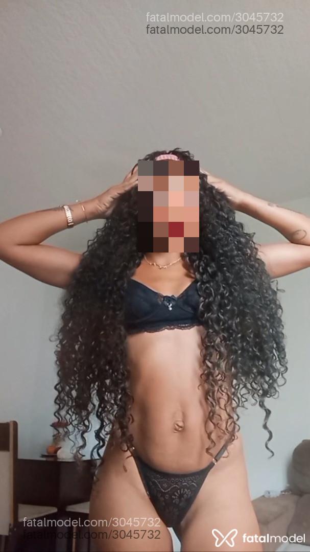Acompanhante mulher com cabelo castanho de olhos castanhos - Belly