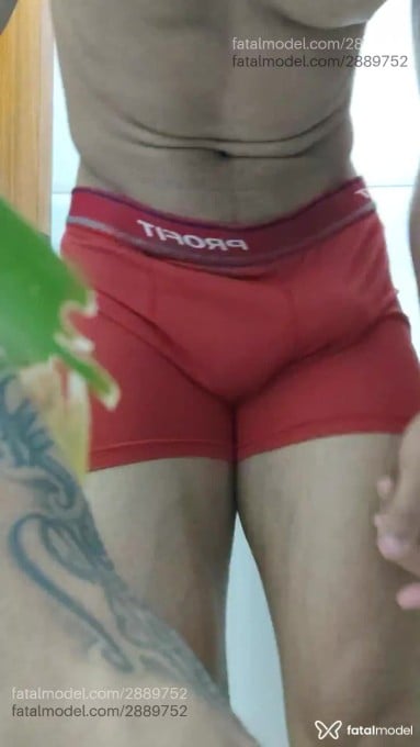 Acompanhante homem morena (o) de olhos castanhos - Marcos