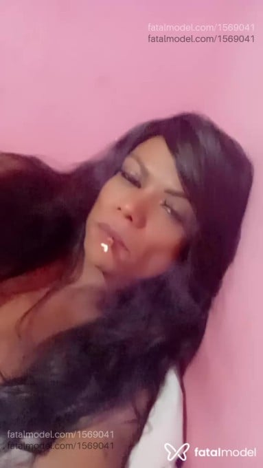 Acompanhante travesti com cabelo castanho de olhos verdes em Patrocínio - MICHELLY LEMOS
