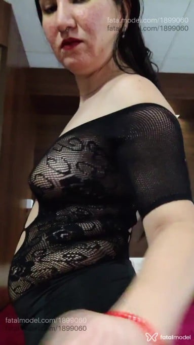Acompanhante mulher com cabelo castanho de olhos castanhos em Curitiba Acompanhante mulher com cabelo castanho de olhos castanhos em Curitiba - Julie Angel