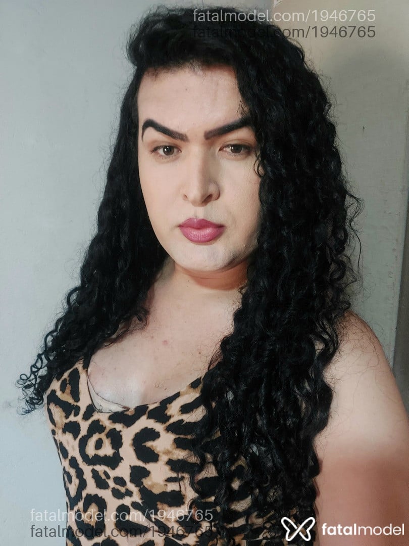 Acompanhante mulher trans morena (o) de olhos castanhos - Ray