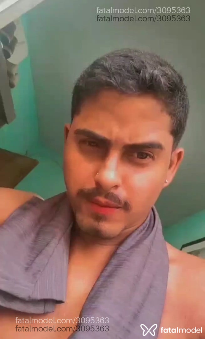 Acompanhante homem com cabelo castanho de olhos castanhos em Salvador - Fábio