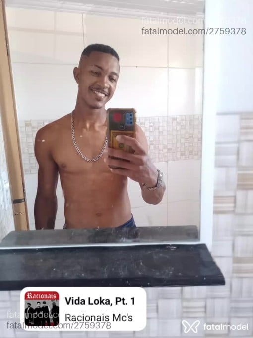 Acompanhante homem sem cabelo de olhos castanhos em Cabo Frio - Jambo