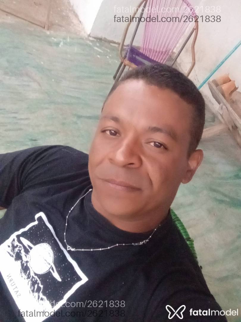 Acompanhante homem com cabelo castanho de olhos castanhos em Barra do Garças Acompanhante homem com cabelo castanho de olhos castanhos em Barra do Garças - Dieliton