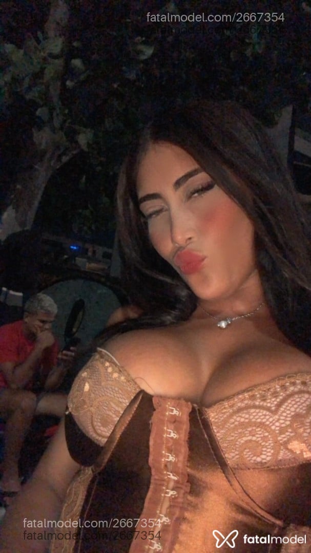 Acompanhante mulher com cabelo castanho de olhos verdes em Rio de Janeiro - Felycia