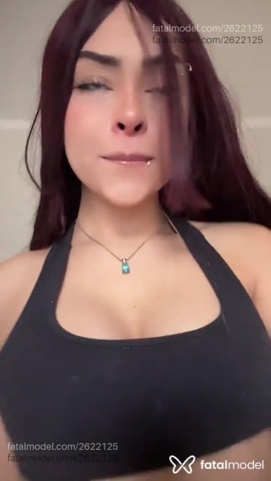Acompanhante mulher com cabelo colorido de olhos castanhos em Virtual Acompanhante mulher com cabelo colorido de olhos castanhos em Virtual - Angel