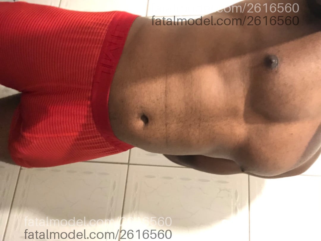 Acompanhante homem morena (o) de olhos pretos - Caio