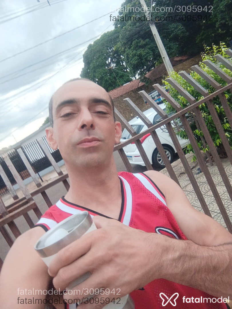 Acompanhante homem com cabelo castanho de olhos mel em Maringá - Gargamel