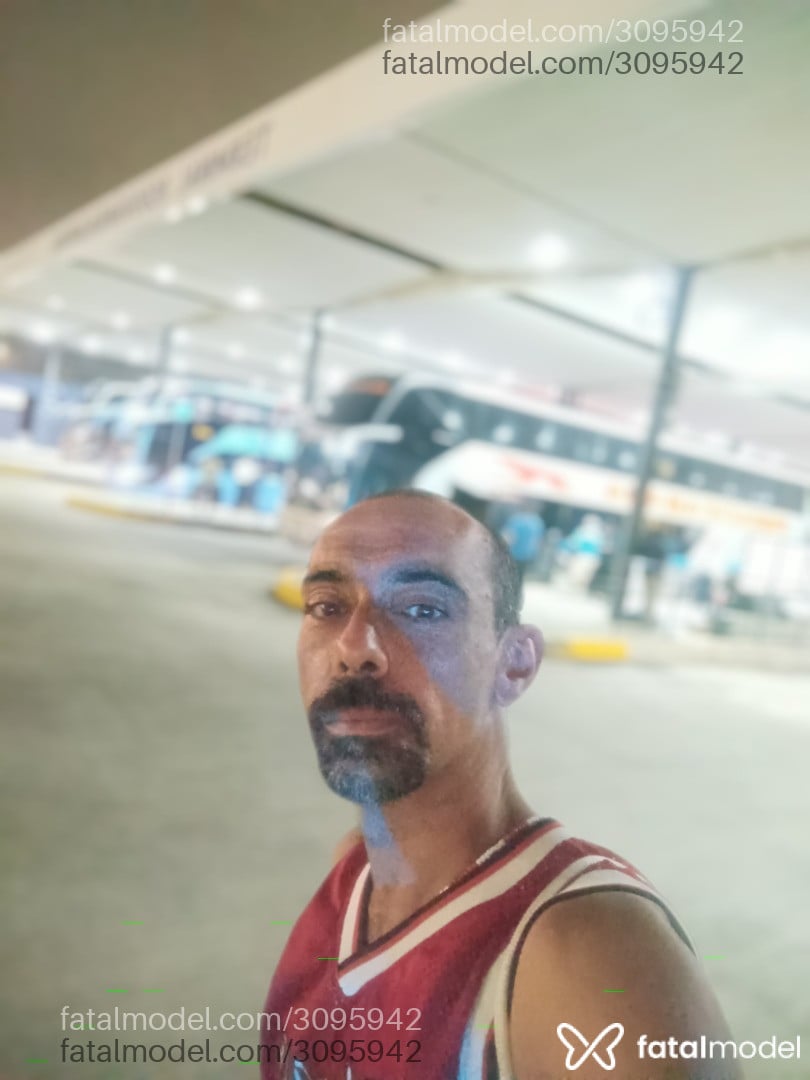 Acompanhante homem com cabelo castanho de olhos mel em Maringá - Gargamel