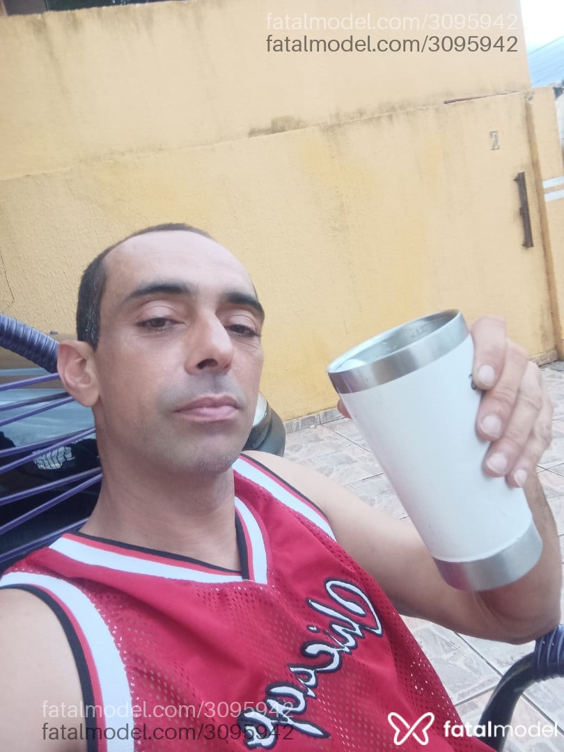 Acompanhante homem com cabelo castanho de olhos mel em Maringá - Gargamel