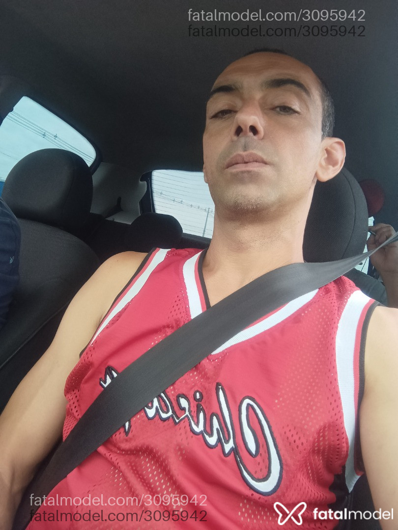 Acompanhante homem com cabelo castanho de olhos mel em Maringá - Gargamel