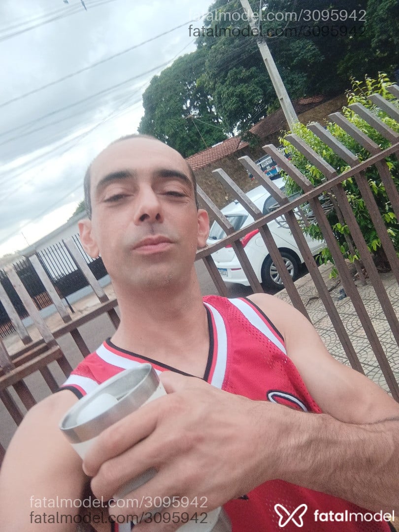 Acompanhante homem com cabelo castanho de olhos mel em Maringá - Gargamel