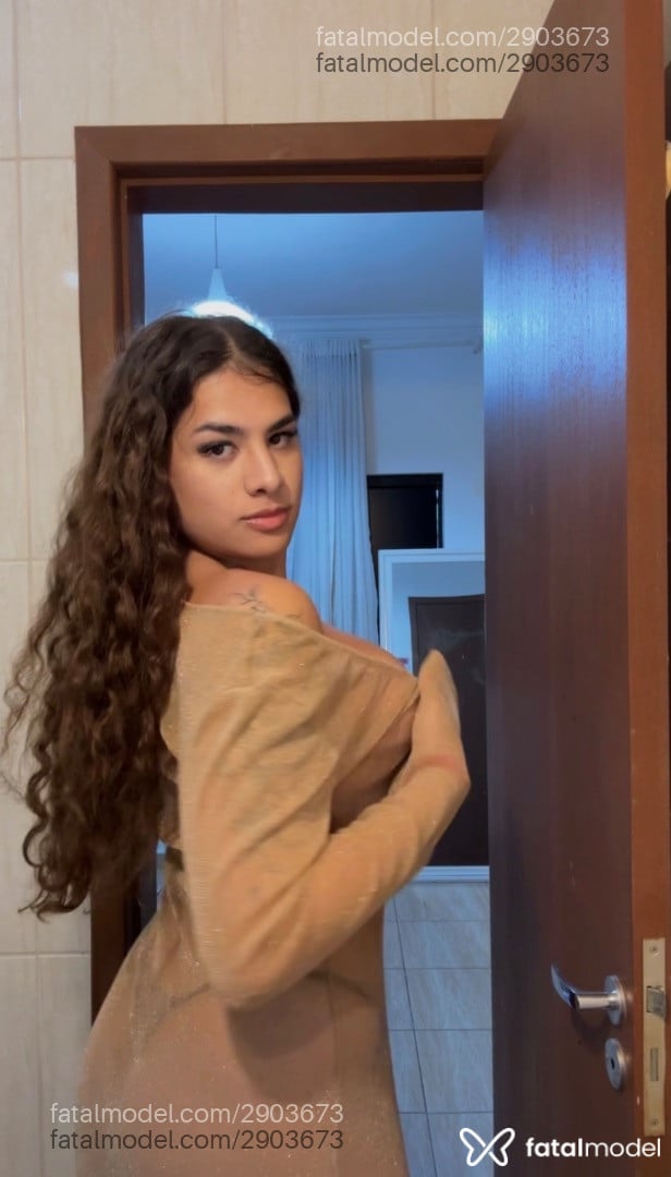 Acompanhante mulher trans com cabelo castanho de olhos castanhos em Brasília - Jasmine França