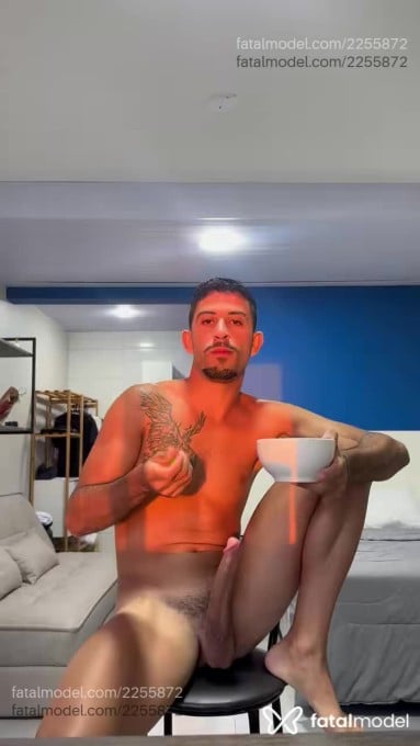 Acompanhante homem morena (o) de olhos pretos em São Paulo Acompanhante homem morena (o) de olhos pretos em São Paulo - Lukas