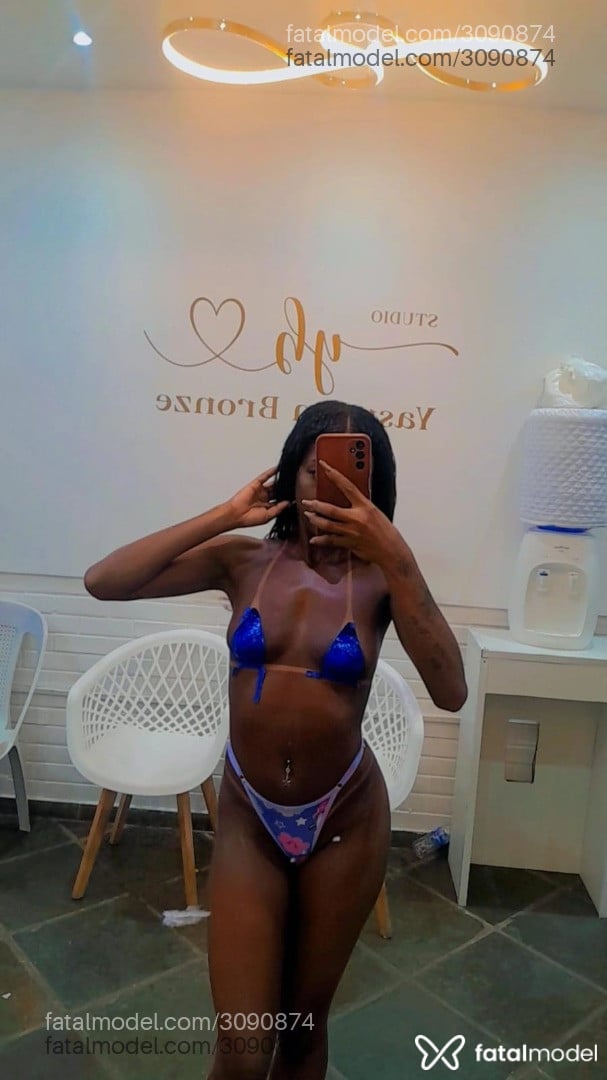 Acompanhante mulher morena (o) de olhos pretos em Cabo Frio Acompanhante mulher morena (o) de olhos pretos em Cabo Frio - Bombomzinha