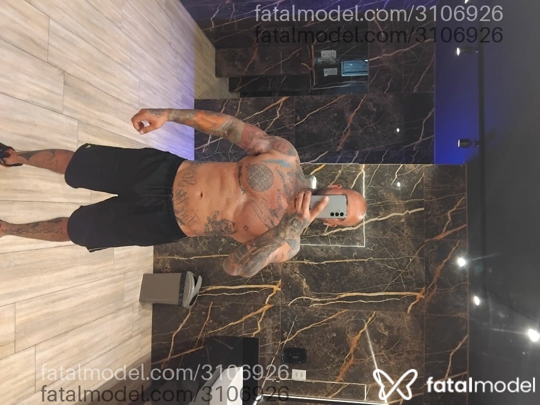 Acompanhante homem sem cabelo de olhos castanhos em Pelotas - Rafael